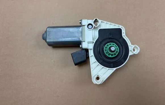 Mercedes-Benz CLS C218 X218 Rear door window regulator motor A2078200642