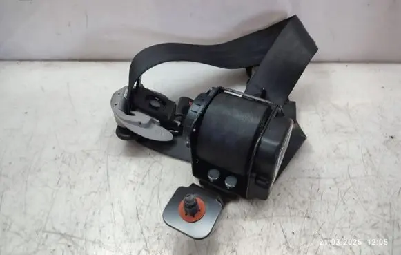 KIA Sportage Rear seatbelt 898203U200