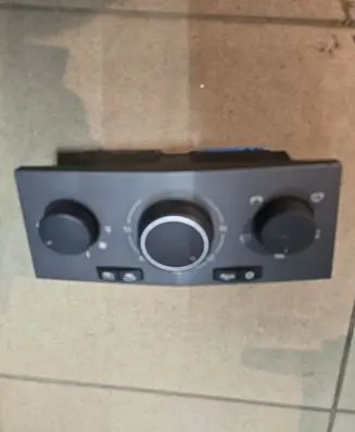 Opel Zafira B Climate control unit 13231049