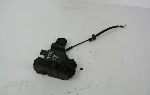 Volkswagen PASSAT B5 Rear door lock 