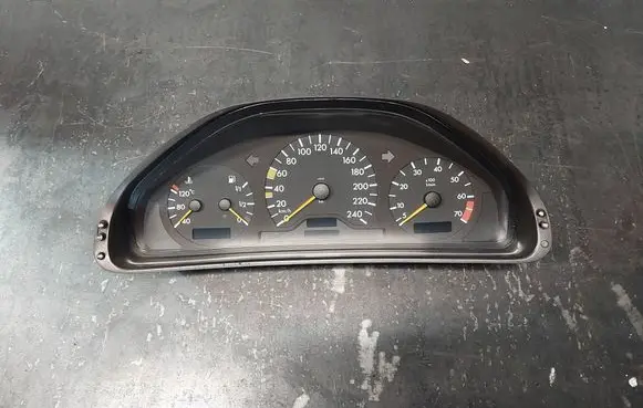 Mercedes-Benz E W210 Speedometer (instrument cluster) 2105400348