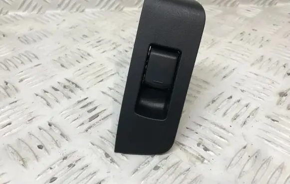Nissan X-Trail T31 Electric window control switch 82960JG00A 25411JG000