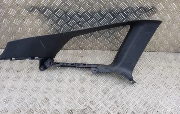 (D)pillar trim (top)