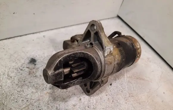 Subaru Impreza I Starter motor M000T81681 23300AA380