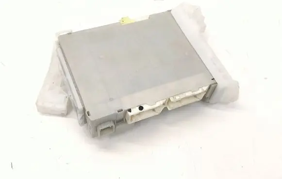 Toyota Prius+ (ZVW40) Fuse module 8273047420A 2A251055