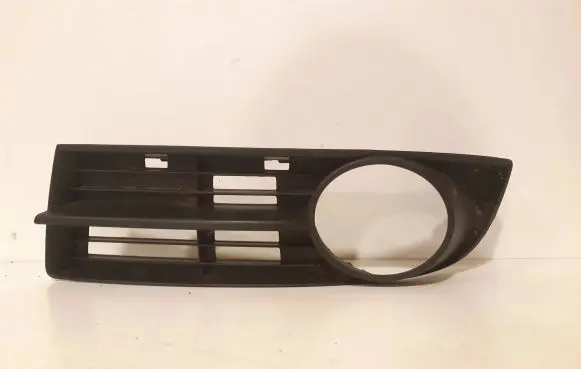 Volkswagen Touran I Front bumper lower grill 1T0853665A