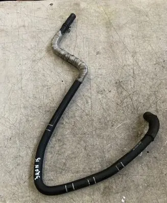 Engine coolant pipe/hose