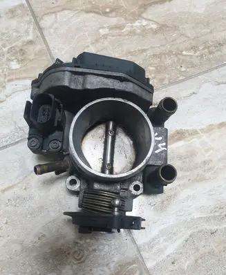 Audi A4 S4 B5 8D Throttle valve 058133063