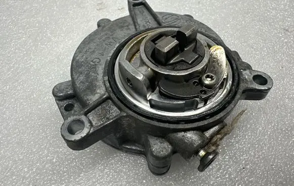 Audi RS5 Vacuum pump 06M145100L