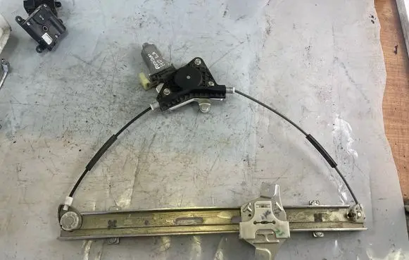 Hyundai i10 Front door window regulator with motor 824020x010