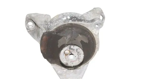 Honda CR-V Engine mount bracket