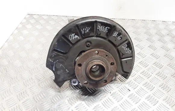 Volkswagen PASSAT B6 Front wheel hub
