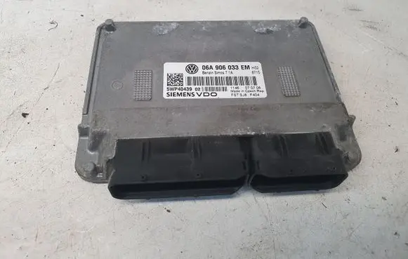Volkswagen Golf V Engine control unit/module 06A906033EM