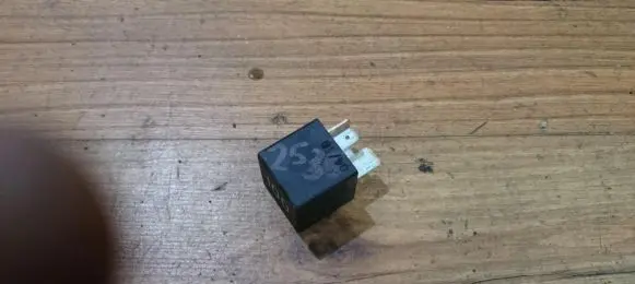 Skoda Octavia Mk2 (1Z) Other relay 7M0951253A 692.60
