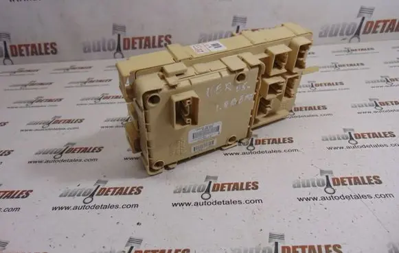 Toyota Corolla Verso AR10 Fuse module 892210F020