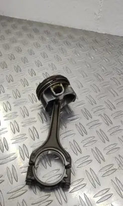 Volkswagen PASSAT B8 Piston with connecting rod Y781 04EBD