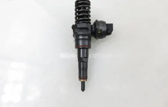 Skoda Fabia Mk1 (6Y) Fuel injector 0414720037 038130073AJ