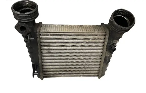 Volkswagen PASSAT B5.5 Intercooler radiator 8D0145805D