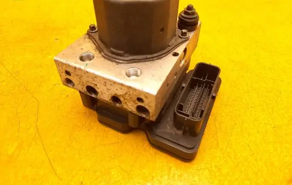 Tesla Model S ABS Pump 103779700A