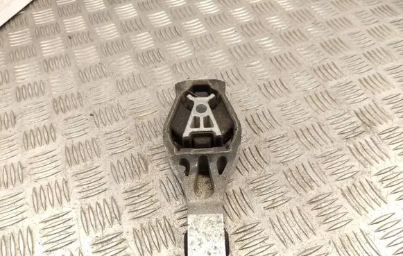 Peugeot 308 Engine mount bracket 9805734780