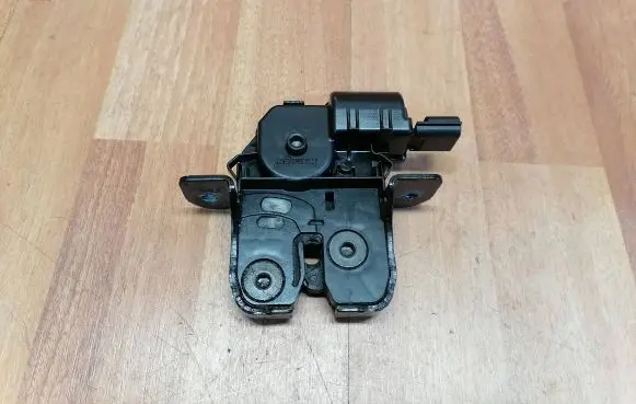 Renault Megane IV Tailgate lock latch 905039004R 905031335R 40557161