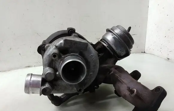 Volkswagen PASSAT B5.5 Turbo 028145702R