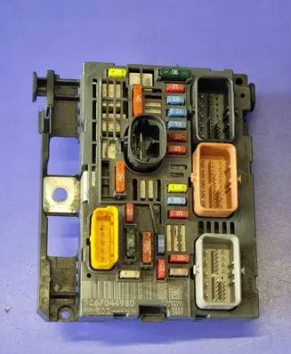 Citroen C5 Fuse module 9667044980