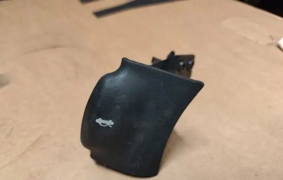Jeep Cherokee III KJ Engine bonnet (hood) release handle