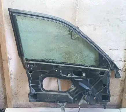 Audi 100 S4 C4 Front door window/glass frame 