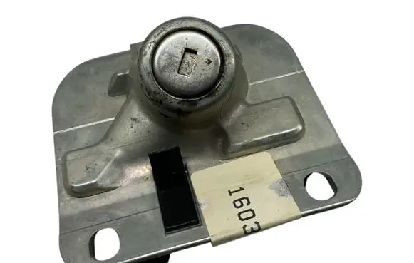 Volvo S80 Tailgate exterior lock 30699288