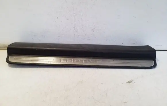 Chevrolet Captiva Front sill trim cover 20832149