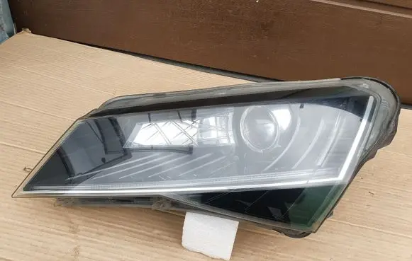 Skoda Superb B8 (3V) Headlight/headlamp 3V1941015A