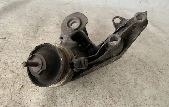 Audi A6 S6 C6 4F Engine mounting bracket 4F0199351E