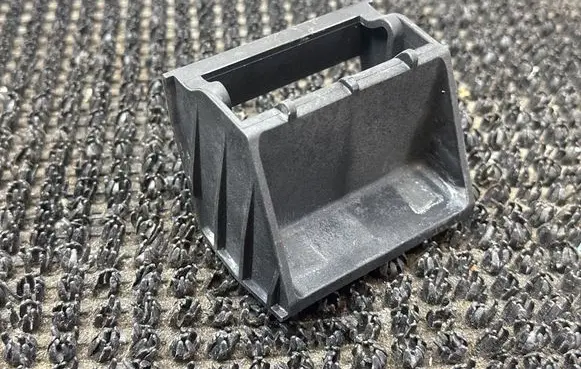 BMW X5 E70 Radiator mount bracket 7533537