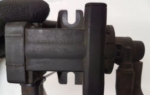 Citroen C4 I Vacuum valve 9660693180