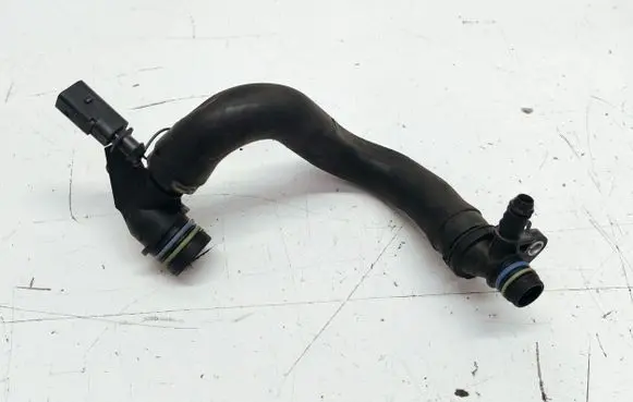Volkswagen Jetta VI Engine coolant pipe/hose 04E103202E