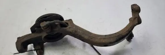 Volkswagen PASSAT B5 Front wheel hub spindle knuckle