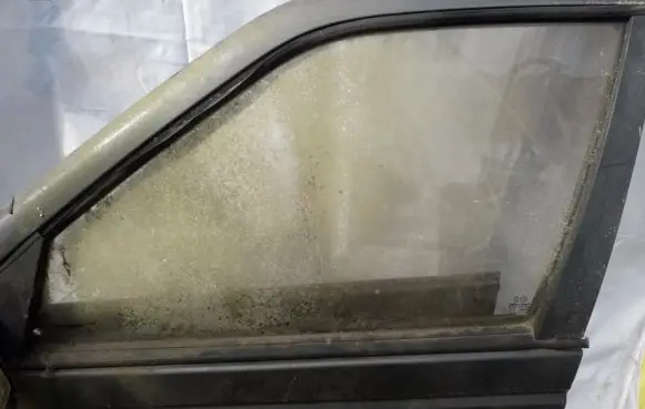 Peugeot 405 Front door window glass four-door
