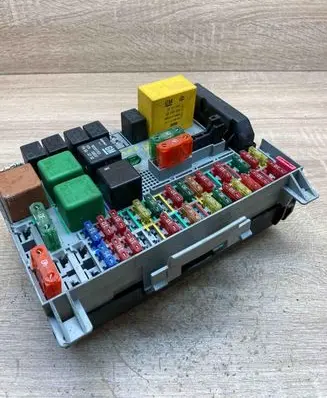 Opel Vectra B Fuse module 09152787