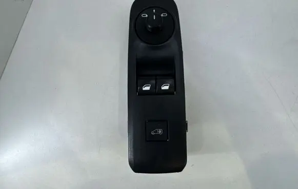 Opel Combo E Electric window control switch 96673722ZD