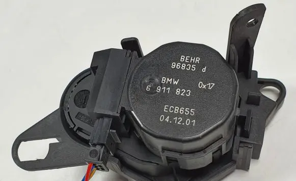 BMW 7 E65 E66 A/C air flow flap actuator/motor 6911823
