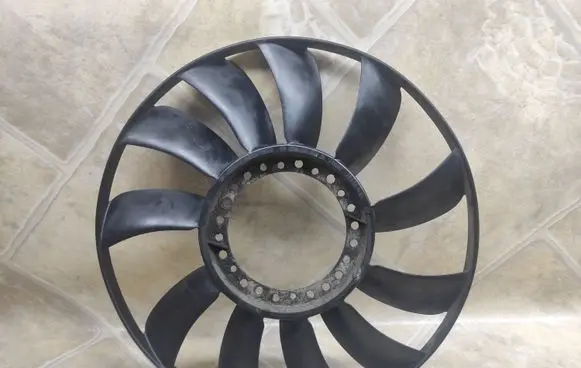 Volkswagen PASSAT B5 Fan impeller 058121301B