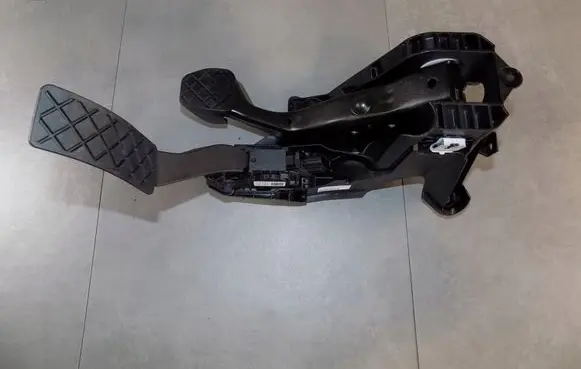 Volkswagen Touran III Pedal assembly 5Q1721058DA