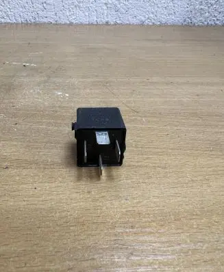 BMW 7 E65 E66 Other relay A0025421319 F1397