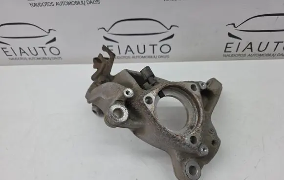 Front wheel hub