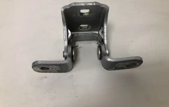 Opel Meriva B Front door lower hinge 270BPD4E