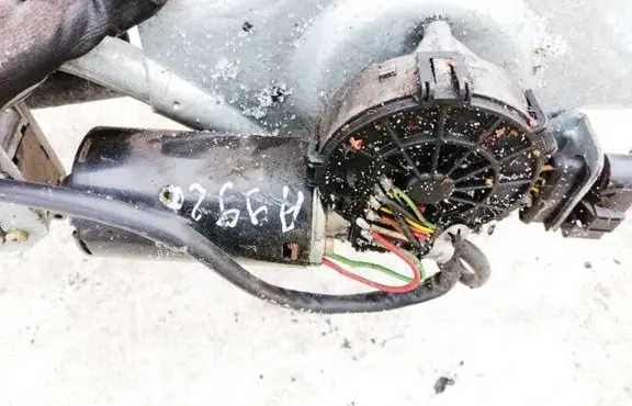 Volkswagen Golf VI Wiper motor 039041430