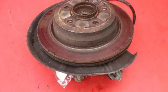 Front wheel hub spindle knuckle