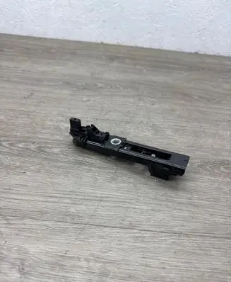 Volkswagen Golf VII Seat belt height adjuster 8V0857819