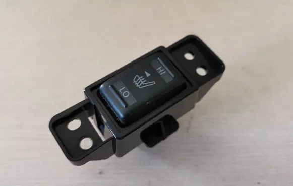 Nissan Leaf I (ZE0) Seat heating switch 689TC3NA0A